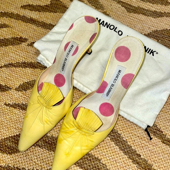 Manolo Blahnik butter yellow mules size 39 - Picture 2 of 3